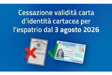 Su sfondo blu scuro, la scritta: " Cessazione validità carta d'identità cartacea per l'espatrio dal 3 agosto 2026". Immagine di una carta d'identità cartacea con disegnata sopra una X rossa e immagine di una carta d'identità elettronica ccon disegnata sopra una spunta verde.